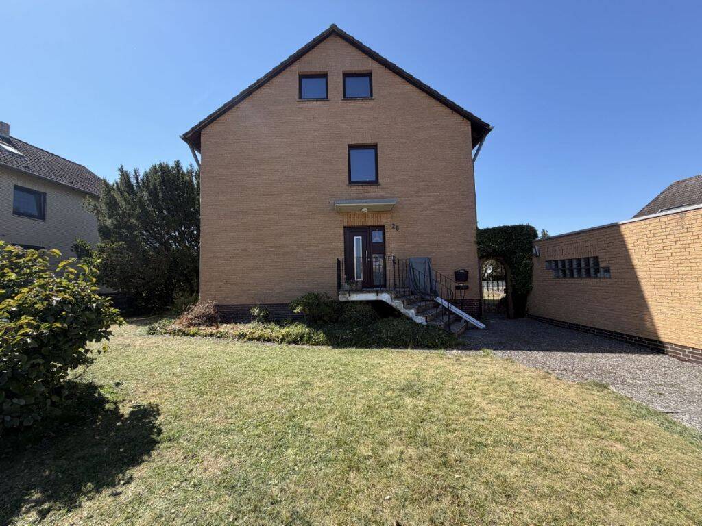 Peine – Gepflegte 3,5-Zimmer-Wohnung mit Balkon und eigener Garage in ruhiger Wohnlage, 31226 Peine