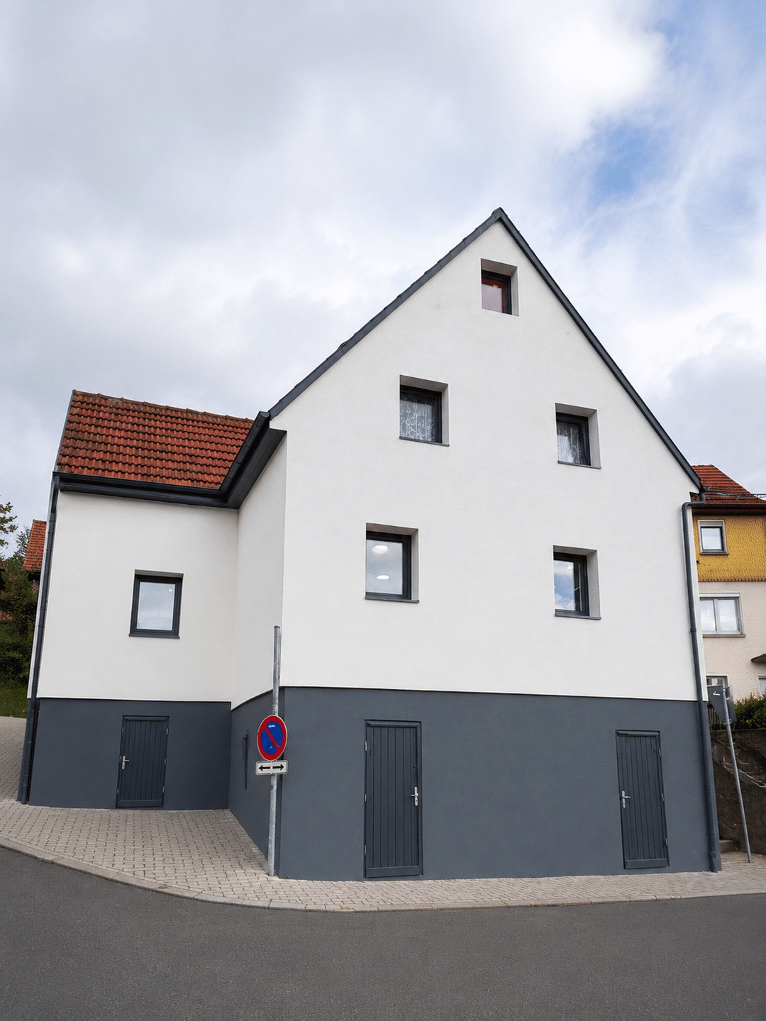 Günstiges, gepflegtes freistehendes Einfamilienhaus mit EBK in Kirchzell (Odw.), 63931 Kirchzell