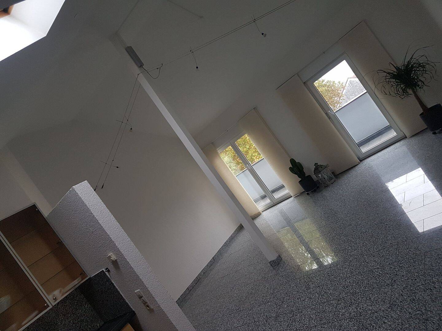 Gemütliche 2-Zimmer-Penthouse-Wohnung in Wehr mit Balkon und Einb, 79664 Wehr