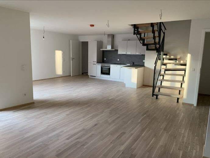 Außergewöhnliche Galerie-Wohnung für Individualisten – Ausblick und Marken-Einbauküche inklusive