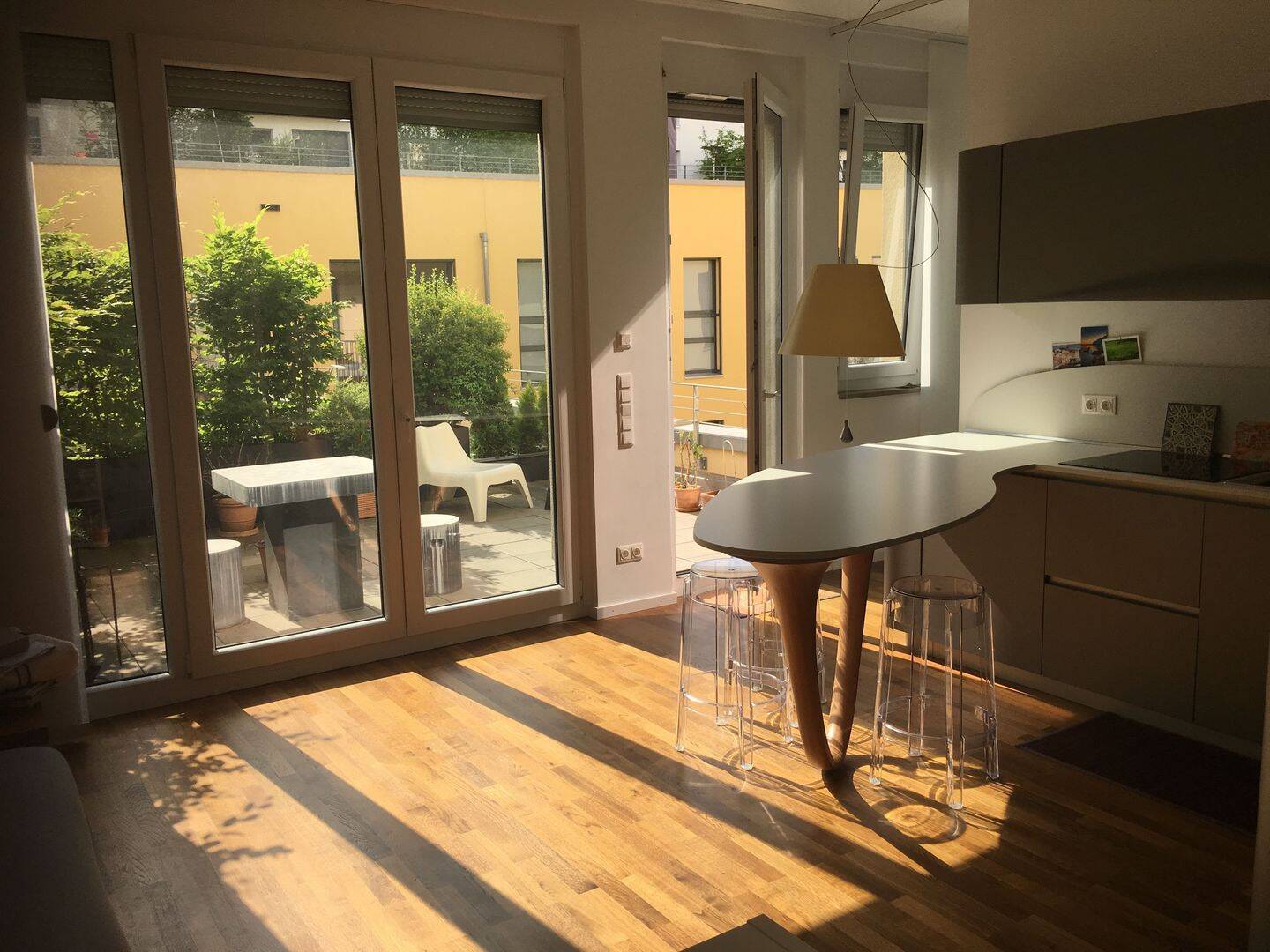 Lichtdurchflutete, sehr schöne möblierte zwei-Zimmer Wohnung in Schwabing (Nord), 80804 München (Schwabing-Freimann Schwabing-West)