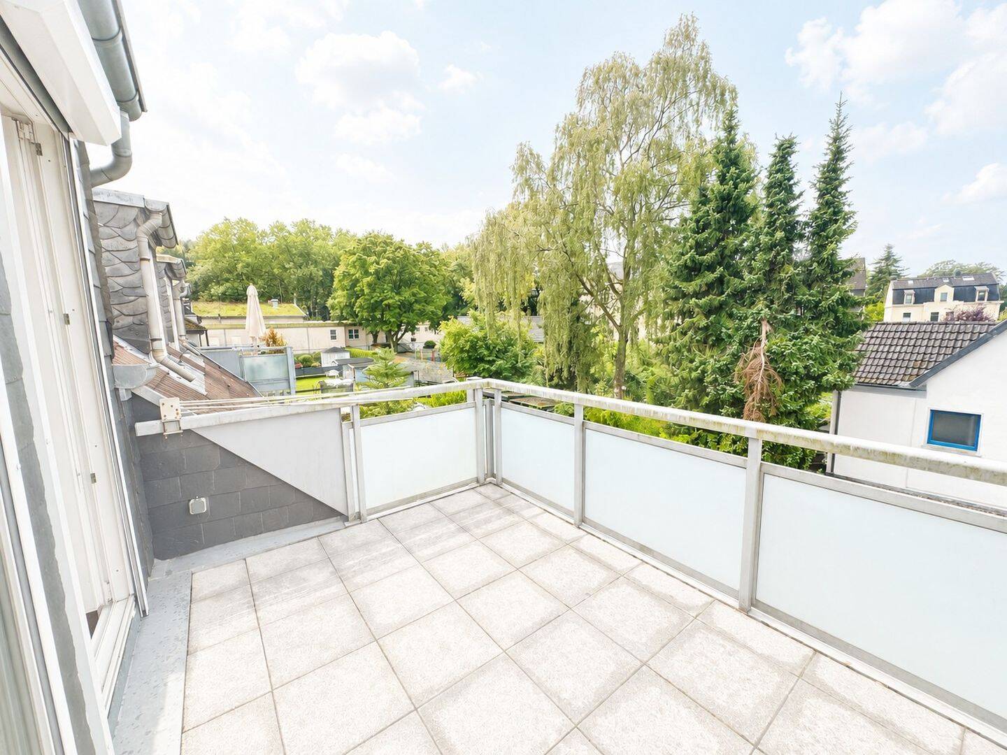 helle und frisch renovierte 3-Zimmer-Dachgeschosswohnung, 42389 Wuppertal (Langerfeld)