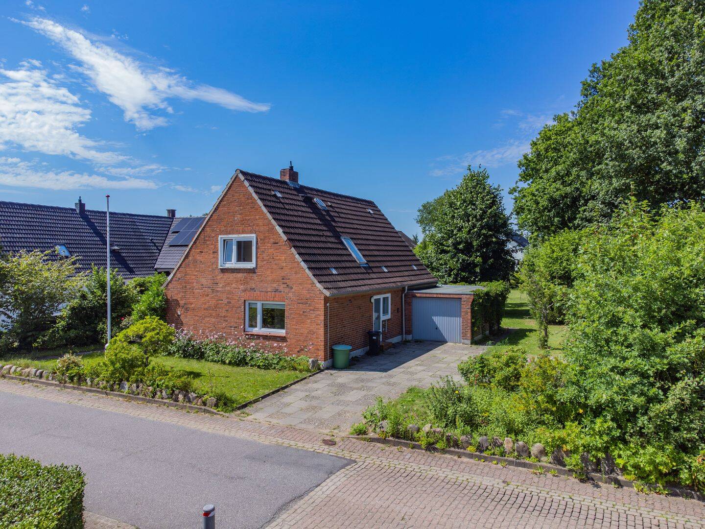 Charakterhaus mit Handlungsbedarf auf großem und sonnigem Grundstück in Fockbek, 24787 Fockbek