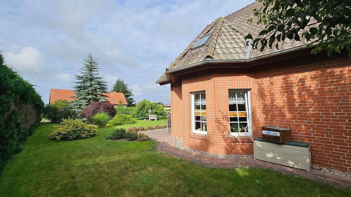 Die Stadt in Sichtweite! Haus direkt zum Einzug! Hof Garagen, Carport und Garten, 17389 Anklam
