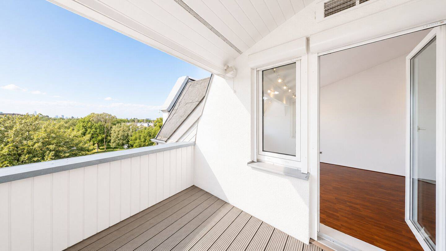 Ruhige Dachgeschosswohnung mit Aufzug, 60435 Frankfurt am Main