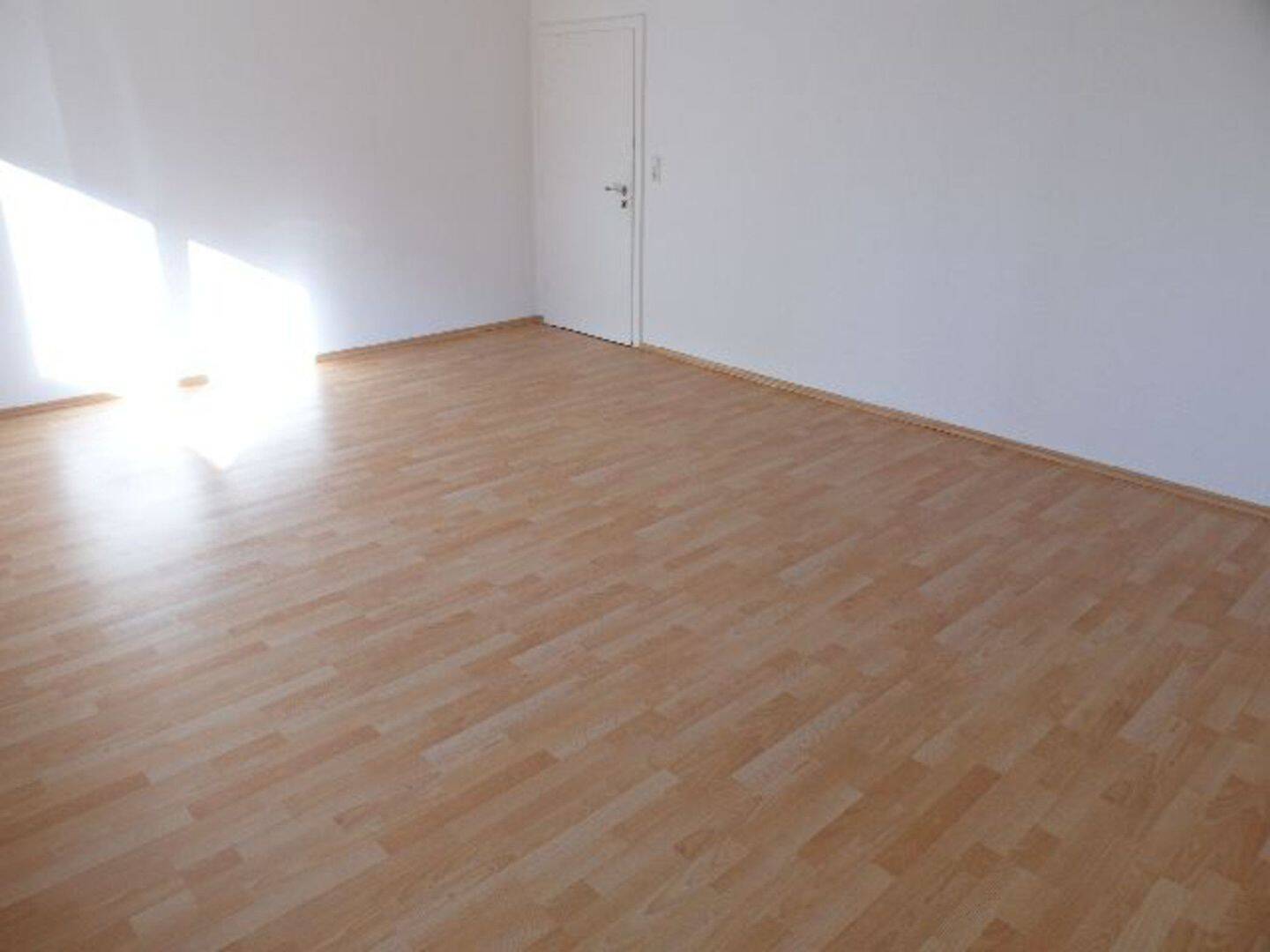 Grundschule und Kindergarten vor der Tür! Helle modernisierte 3 Zimmer-Erdgeschoss-Whg. mit Gäste-WC, 31787 Hameln