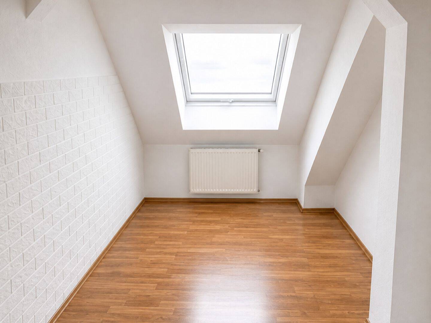 Helle renovierte 1-Zimmer Dachgeschosswohnung in der Linkelstr., 4159 Leipzig (Lützschena-Stahmeln Möckern Wahren)