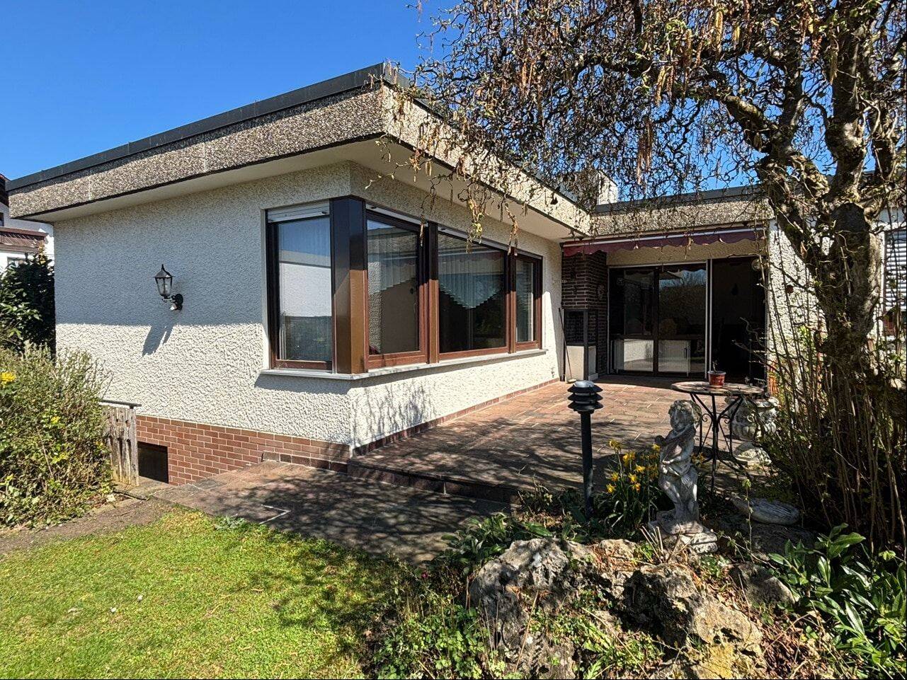 Großzügiger Bungalow in begehrter Wohnlage, 89168 Niederstotzingen