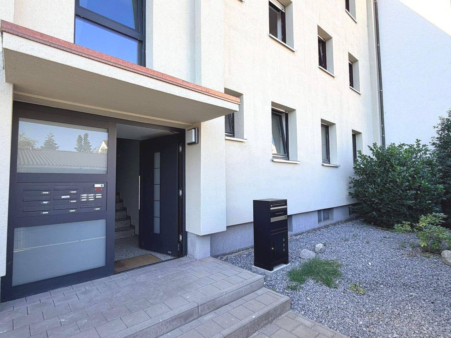 Helle sanierte 3 Zimmer Wohnung mit Balkon, Garage und Keller, 90765 Fürth