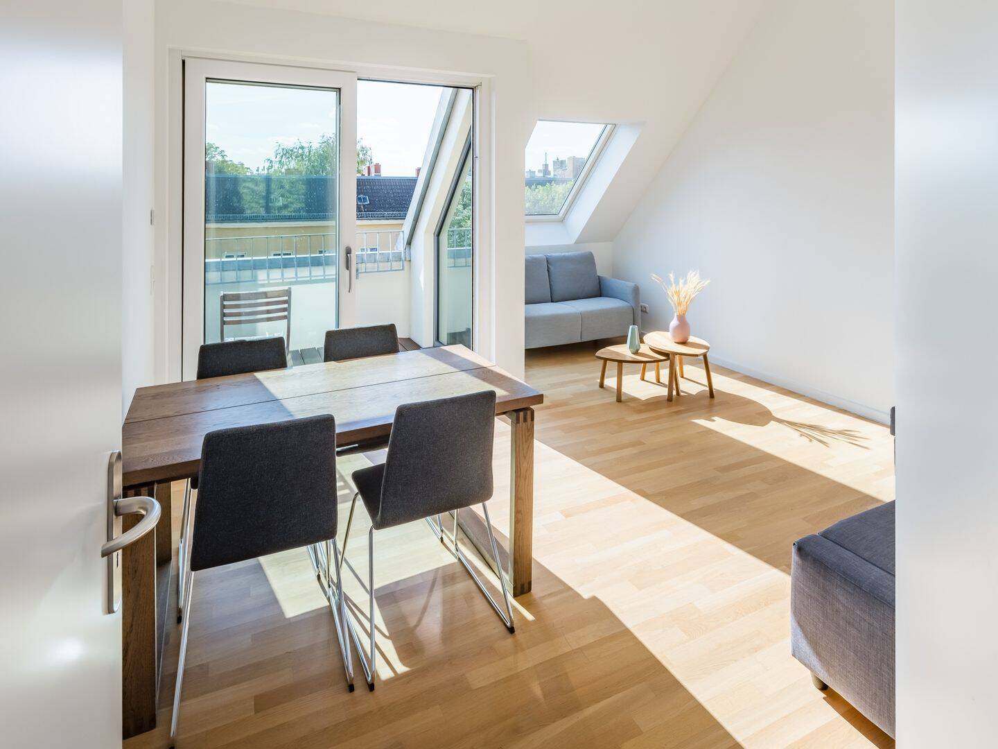 Modernisierte Dachgeschoss-wohnung mit drei Terrassen im Reuterkiez, 12047 Berlin (Neukölln Kolonie Freie Stunde)