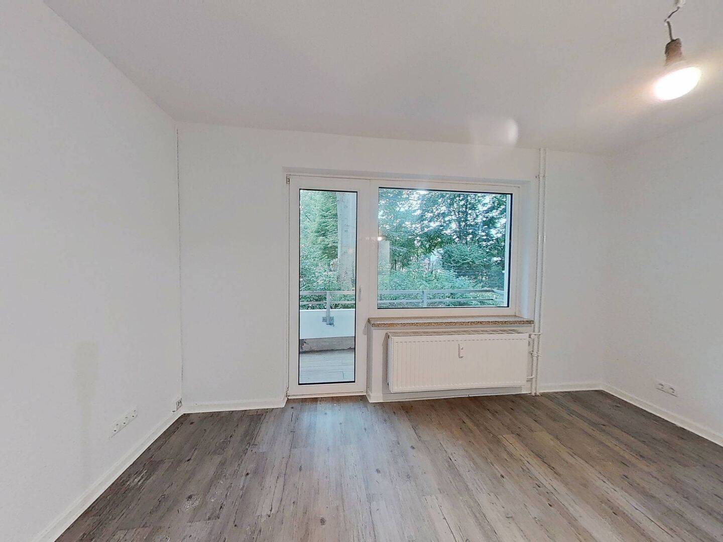 **FRISCH RENOVIERT** Große 3-Zimmer-Wohnung mit BALKON, 24768 Rendsburg