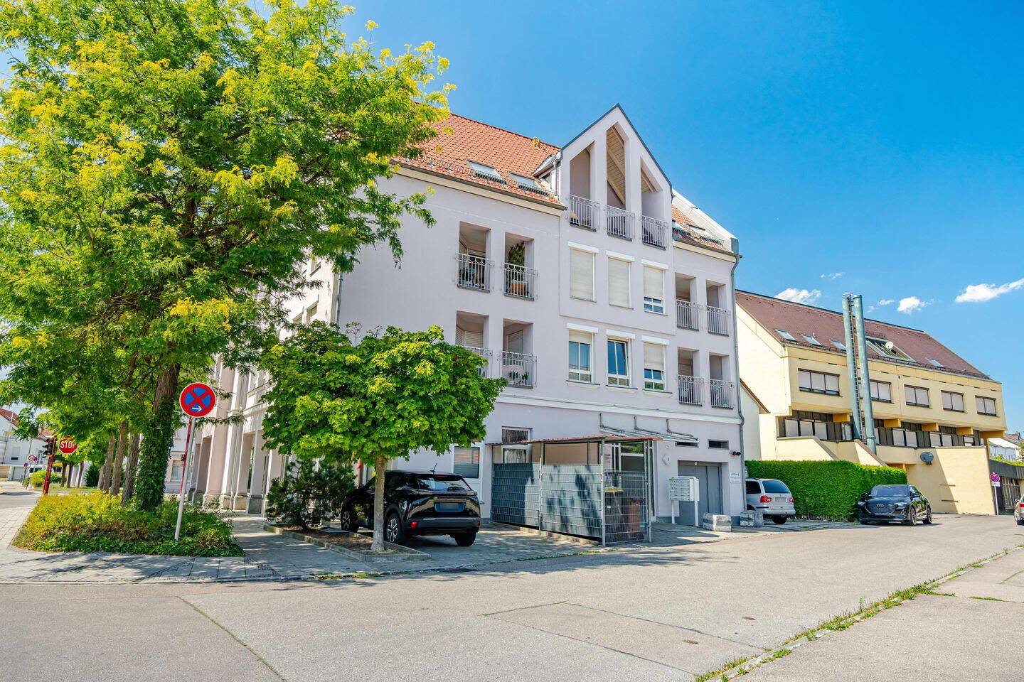 Gepflegte 2-Zimmer-Dachgeschosswohnung mit Balkon und Tiefgaragenstellplatz in Gersthofen, 86368 Gersthofen