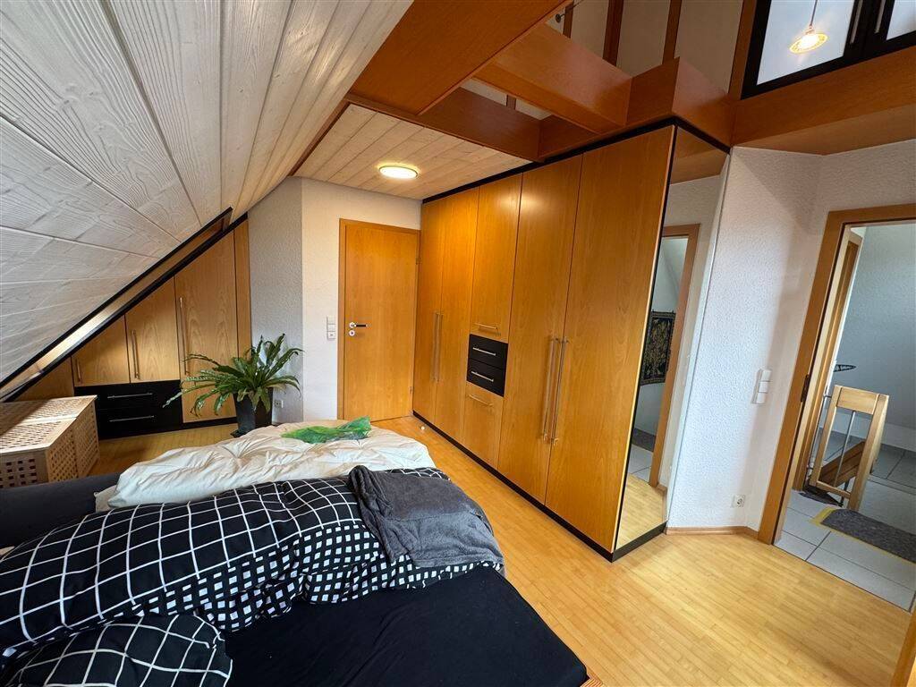 3,5-Zimmer-Maisonettenwohnung in guter Lage mit TG-Stellplätzen und Keller, 74211 Leingarten