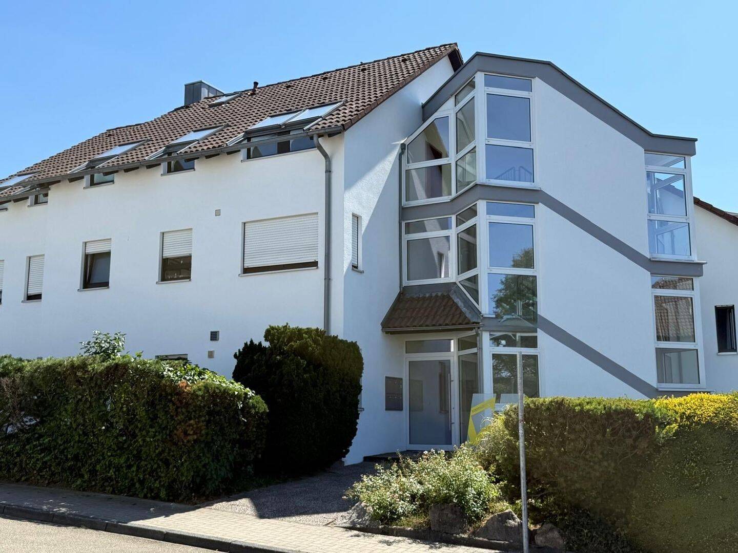 Wohnkomfort auf zwei Ebenen – Attraktive 3,5-Zimmer-Wohnung mit Dachstudio in Bretten, 75015 Bretten