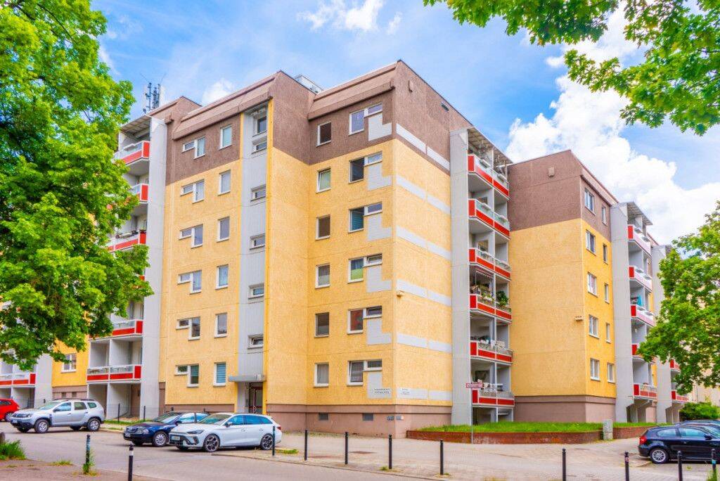Erstbezug nach Sanierung! 3 Zimmer mit Balkon und Bad mit Dusche und Wanne, 9130 Chemnitz (Hilbersdorf Sonnenberg Yorckgebiet Zentrum)