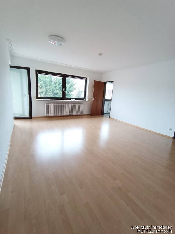 Solide Wohnung mit Balkon und Garage, zentrale Lage. Sofort frei., 74080 Heilbronn (Böckingen)