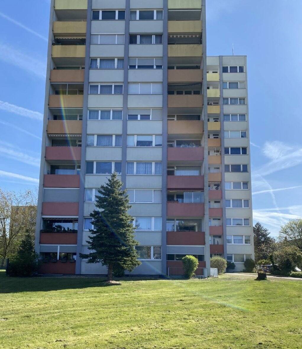GELEGENHEIT – bezugsfreie 3-Zimmer-Wohnung mit Balkon und Stellplatz, 50126 Bergheim