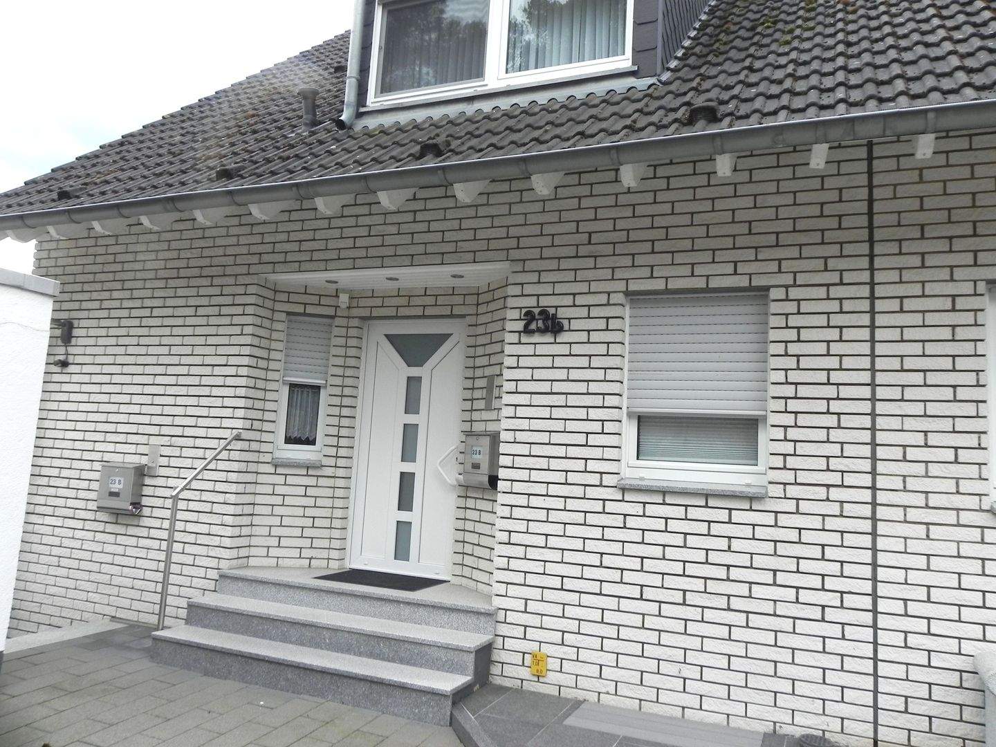 Luxuriöse Wohnung mit großem Balkon/Terrasse, in gepflegter Doppelhaushälfte, ruhig und grün gelegen, 52372 Kreuzau