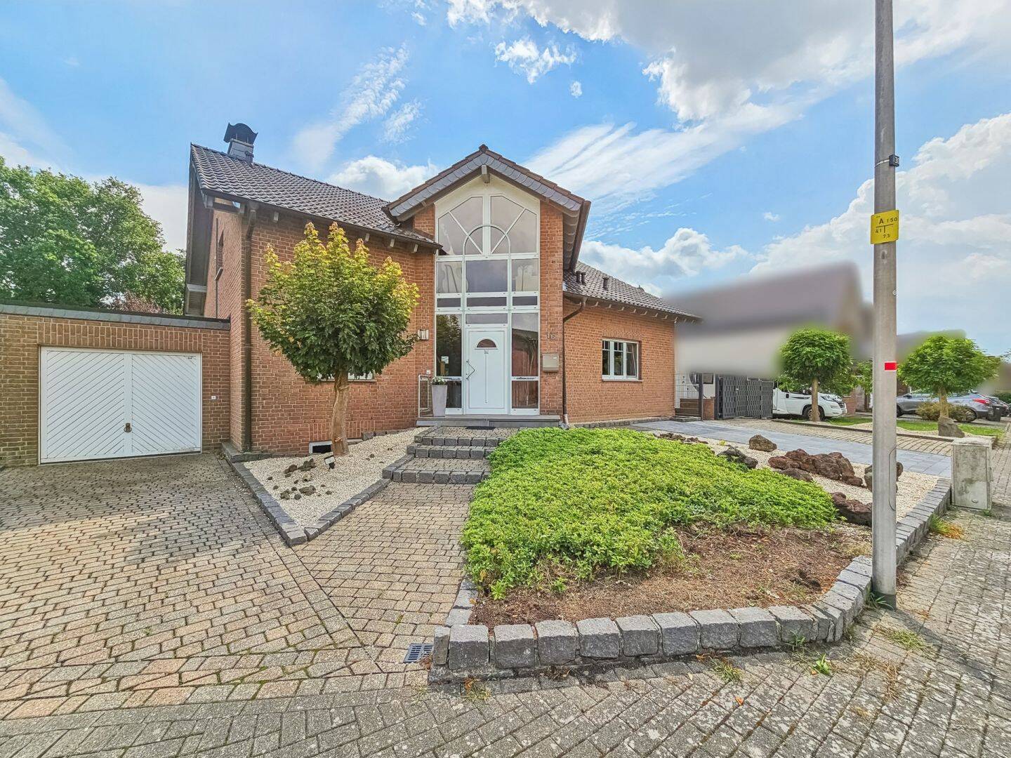 Gangelt – Freistehendes Einfamilienhaus mit Einliegerwohnung in begehrter Lage, 52538 Gangelt