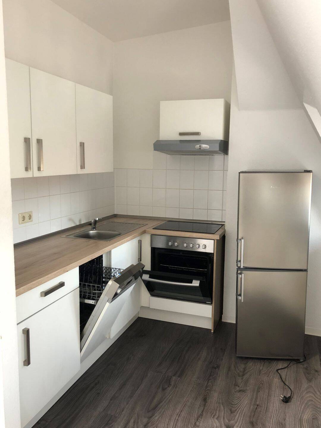 SUMMERSPEZIAL!!! Frisch renoviert mit Einbauküche, 39106 Magdeburg (Alte Neustadt)