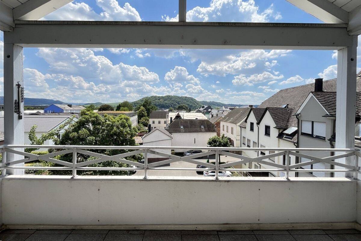 Helle Eigentumswohnung mit Balkon und guter Infrastruktur mitten in Schweich, 54338 Schweich