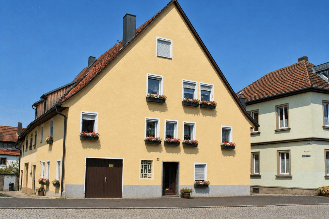 Auf Sachwert setzen – Großzügiges Mehrfamilienhaus mt 4 Wohneinheiten im Herzen von Eibelstadt!, 97246 Eibelstadt