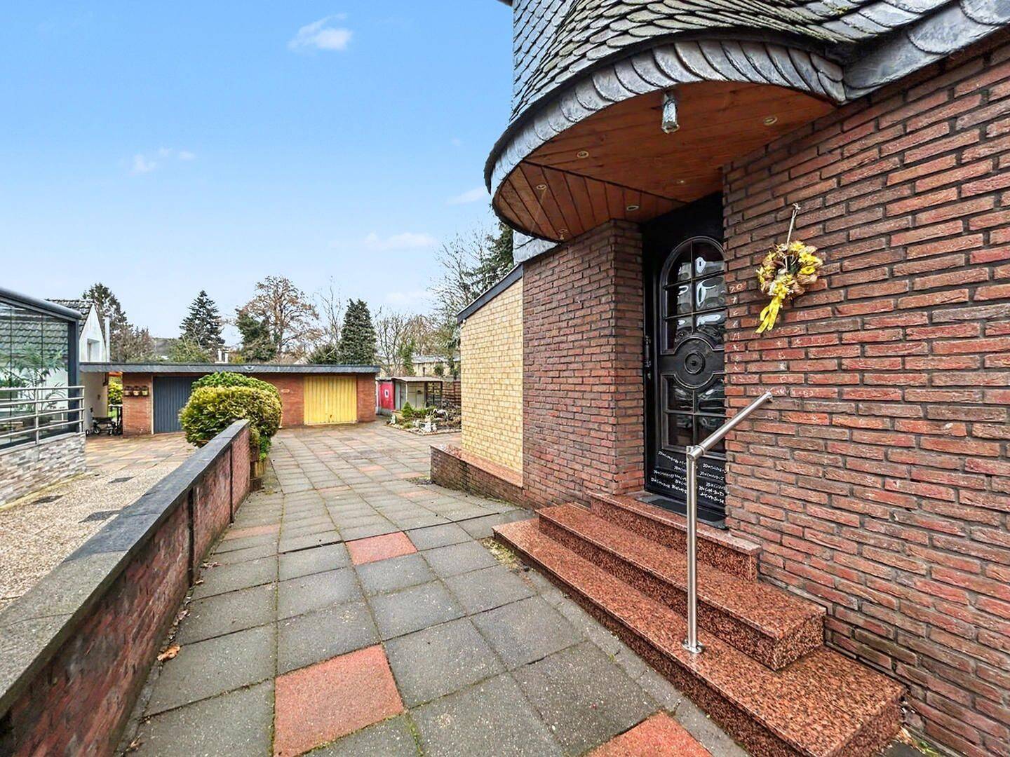 Reihenendhaus mit großem Grundstück in Duisburg/Hochheide, 47198 Duisburg (Alt-Homberg Hochheide)