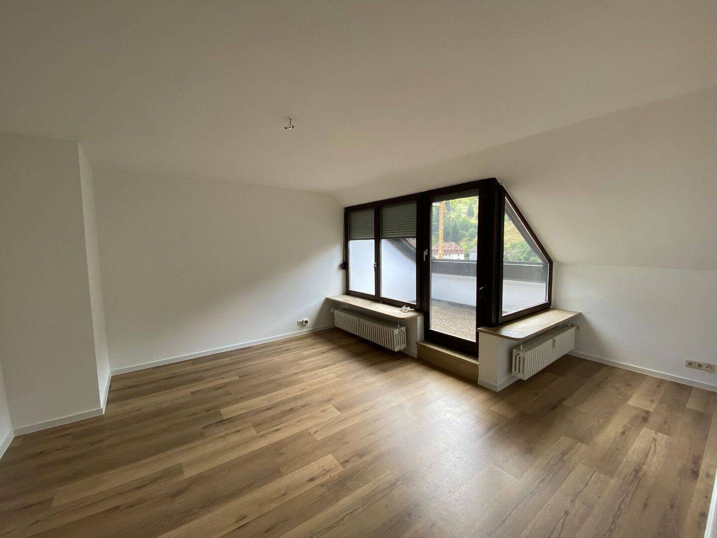 Zentrale 2-Zimmer-Dachgeschosswohnung in Zell im Wiesental, 79669 Zell im Wiesental