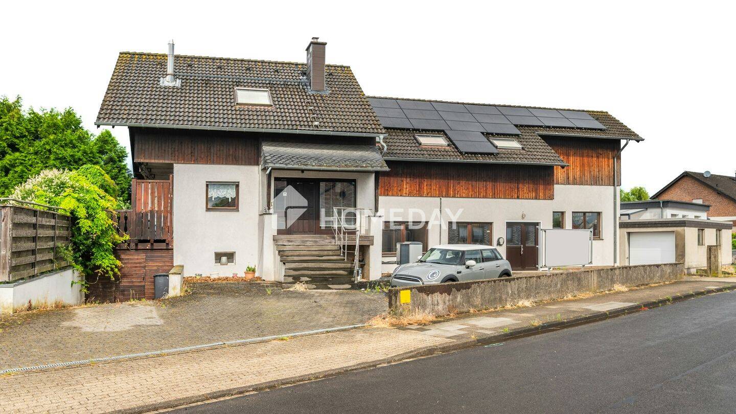 Wohnen und Arbeiten im Einklang: Gewerbe- und Wohnanwesen mit Sauna, Wallbox, Garage und vielem mehr, 52379 Langerwehe