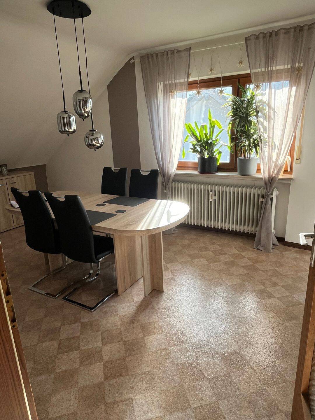 Helle 4,5-Zimmer-Dachgeschosswohnung mit Balkon, 76597 Loffenau