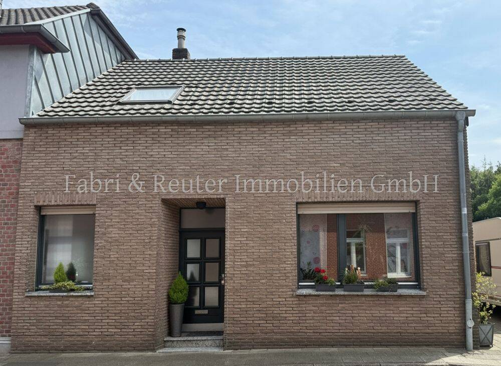 Wohnen wo andere Urlaub machen – 131 m², Wintergarten und 598 m² Südgarten in Grefrath, 47929 Grefrath