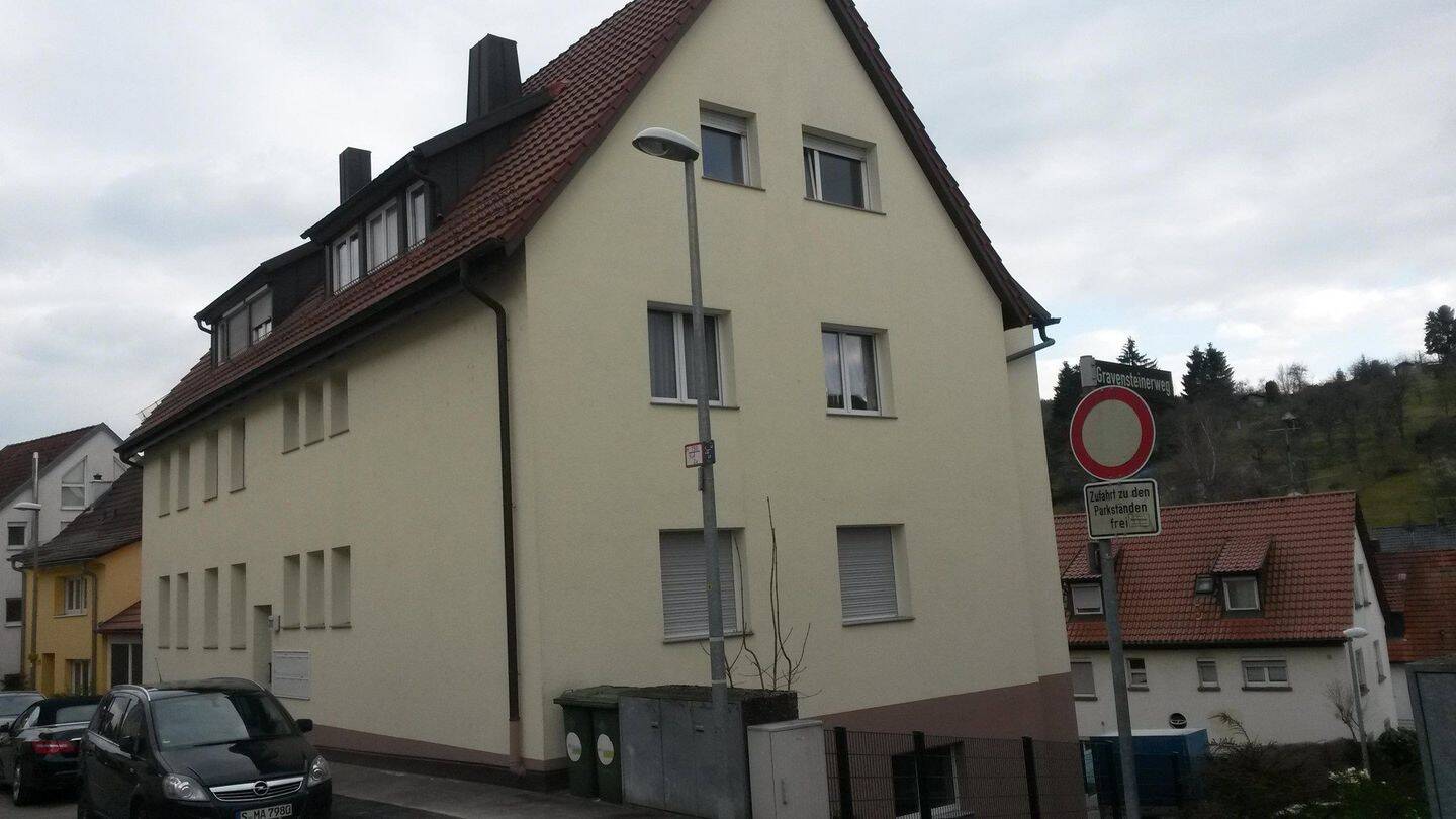 Renovierte 2-Zimmer-DGWohnung in Stuttgart-Rohracker, 70329 Stuttgart (Hedelfingen Obertürkheim Rohracker Uhlbach)