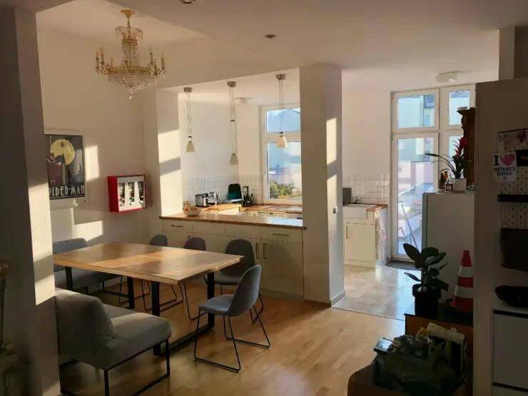 Großzügige 4-Zimmer Maisonette-Wohnung + 35 qm Dachterrasse + hohe Decken // WG möglich, 40476 Düsseldorf (Derendorf Golzheim Pempelfort)
