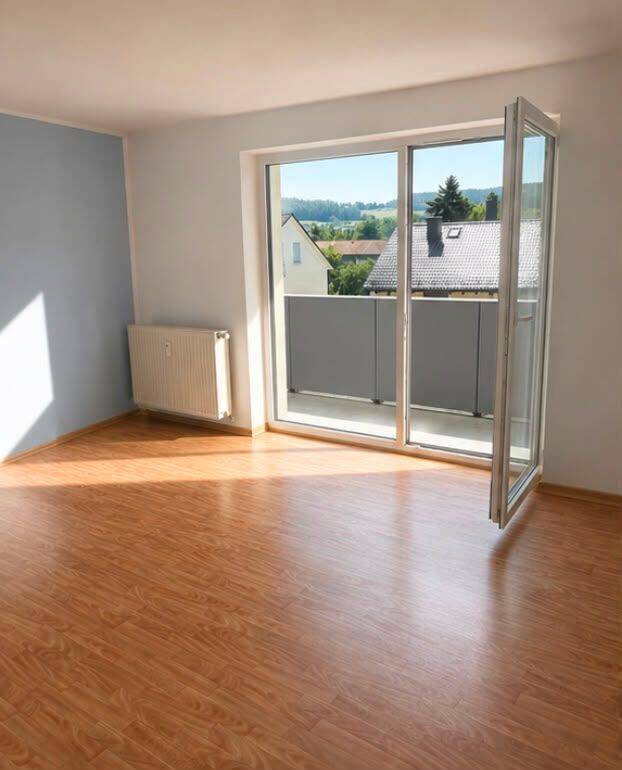 Freiwerdende 3-Zimmerwohnung mit Balkon direkt in OVI *energetisch saniert*, 92526 Oberviechtach