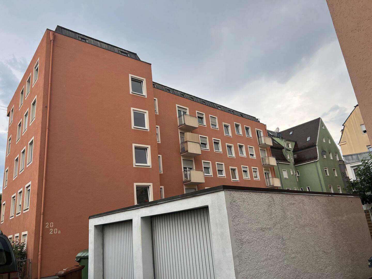 Zentral gelegene, große Wohnung mit zwei Balkonen, 86154 Augsburg (Oberhausen)