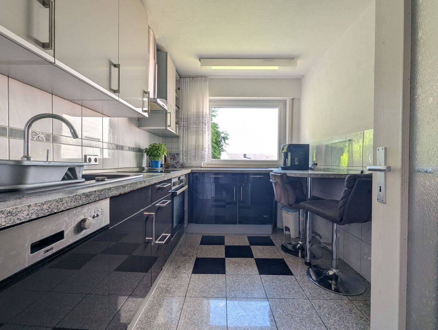 Eben leben im Grünen: 3 Zimmer, Balkon & Garage, 75428 Illingen