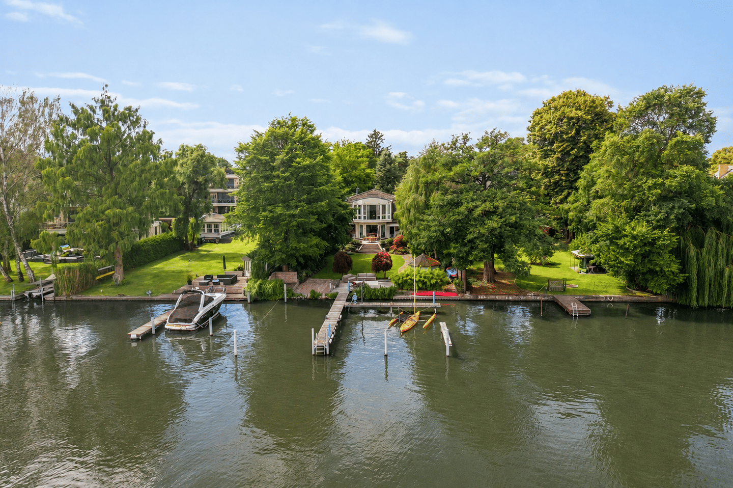 Exklusive Villa in traumhafter Wasserlage – Stilvolles Wohnen mit privatem Bootssteg und luxuriösem Spa-Bereich, 12527 Berlin (Treptow-Köpenick Grünau Karolinenhof Schmöckwitz)