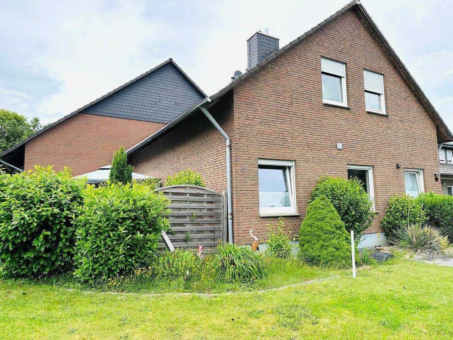 Wunderschönes großes Ein- bis Zweifamilienhaus mit Außenpool zu verkaufen., 32289 Rödinghausen