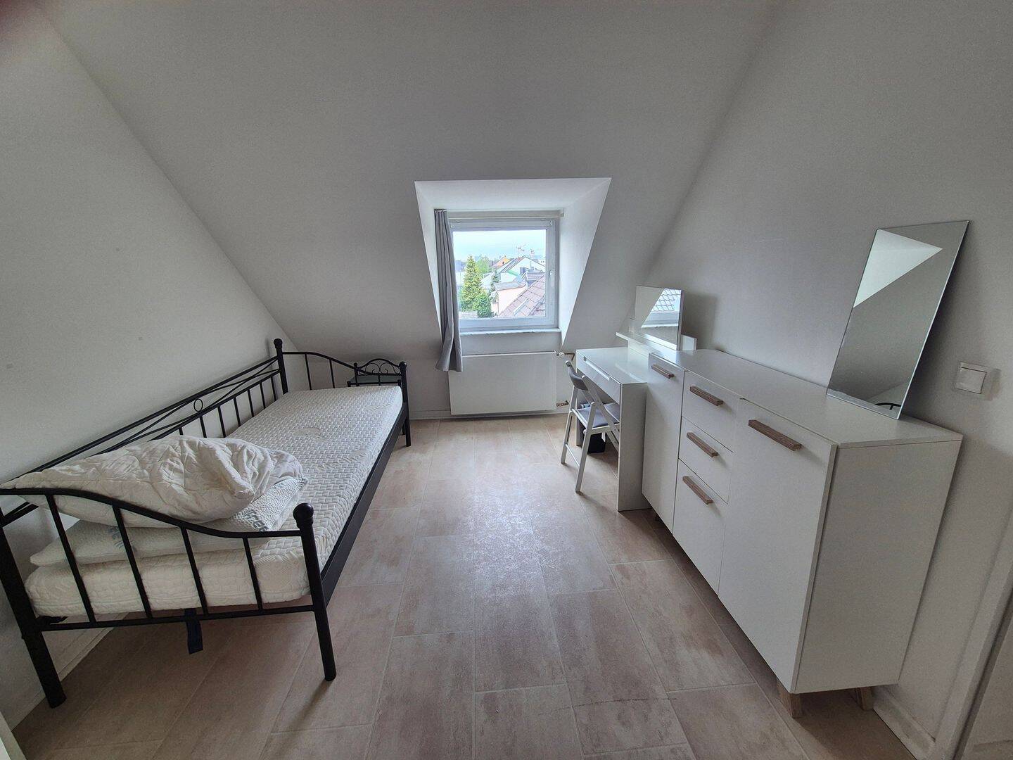 Ein WG Zimmer frei (12m²) in 3 Zi. Apartment in Bonn-Bad Godesberg, 53173 Bonn (Bad Godesberg Plittersdorf Rüngsdorf Alt-Godesberg)