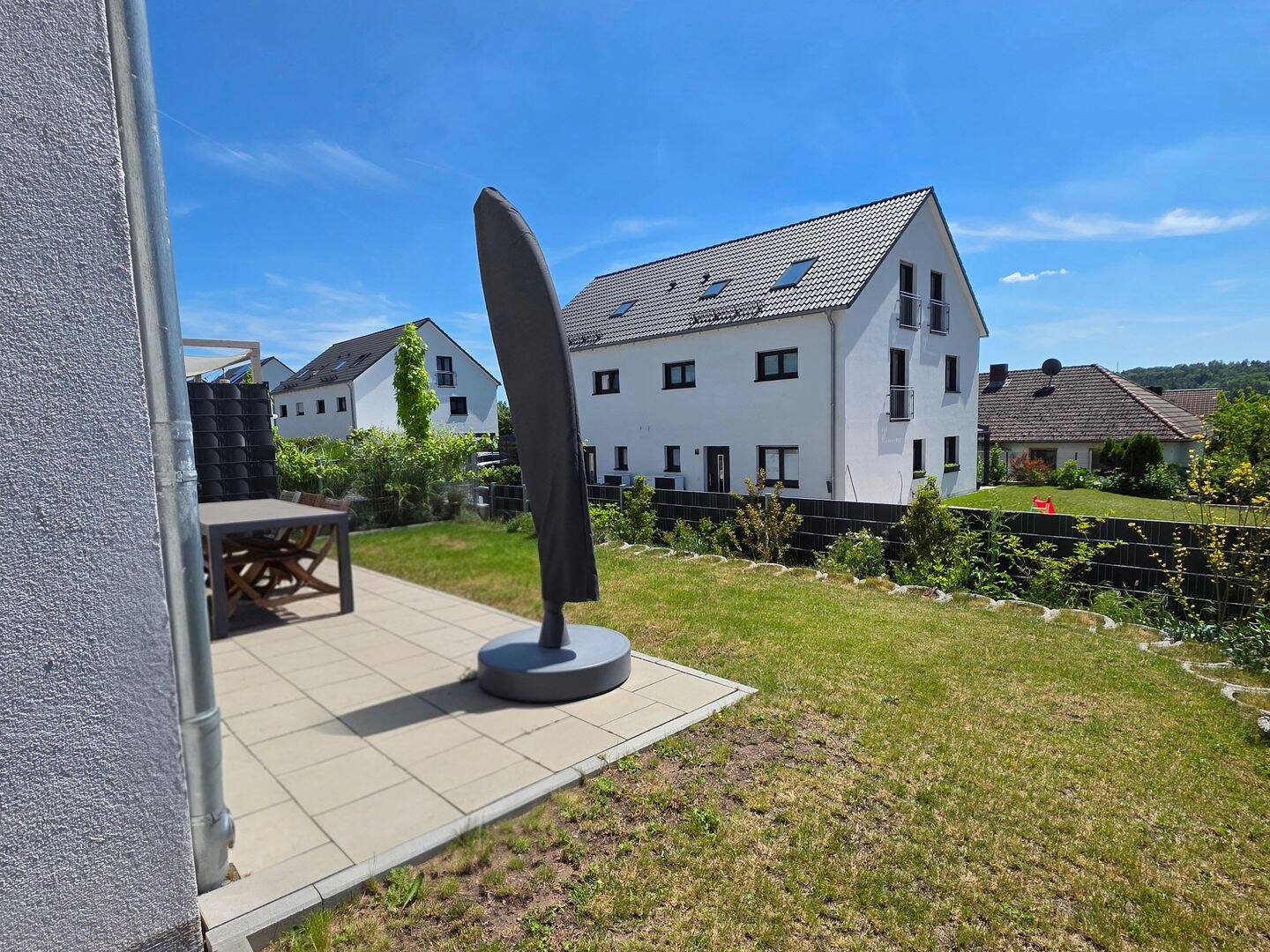 Modernes Wohnen f. Familien: Hochw.DHH in Bestlage(Weisendorf), 91085 Weisendorf