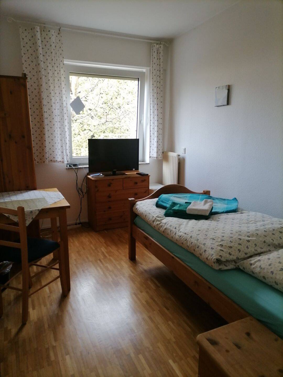 Nur für Wochenendfahrer ! Kleines Zimmer in Wohngemeinschaft, 53844 Troisdorf
