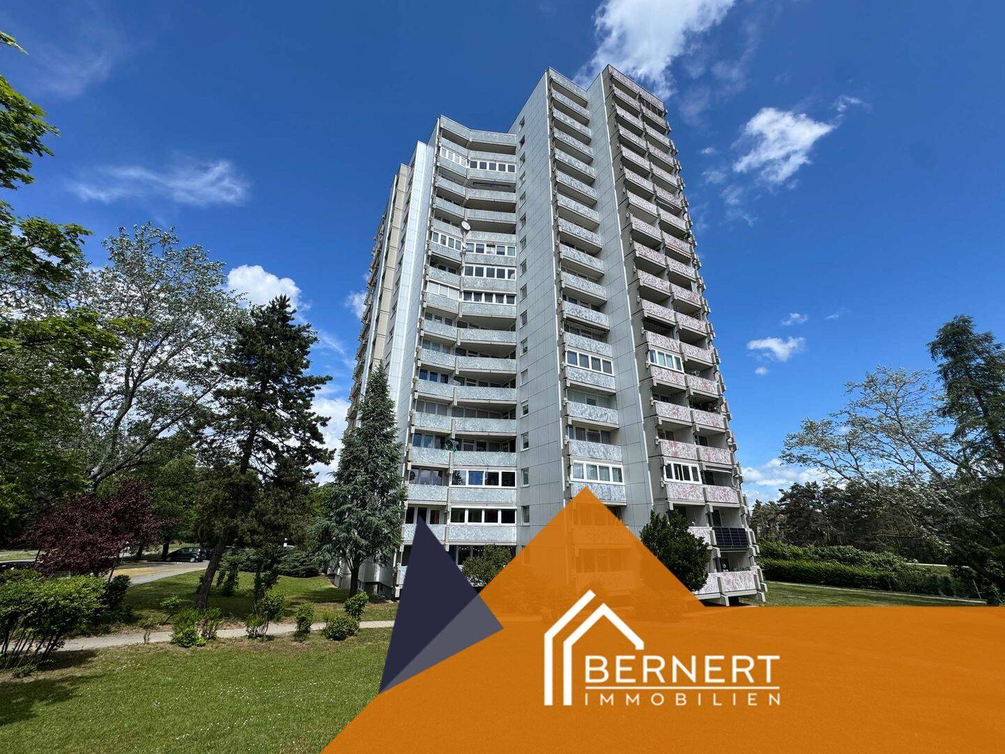Clevere Investition oder neues Zuhause: Attraktive 1,5-Zimmer-Wohnung mit Loggia und Stellplatz, 91056 Erlangen