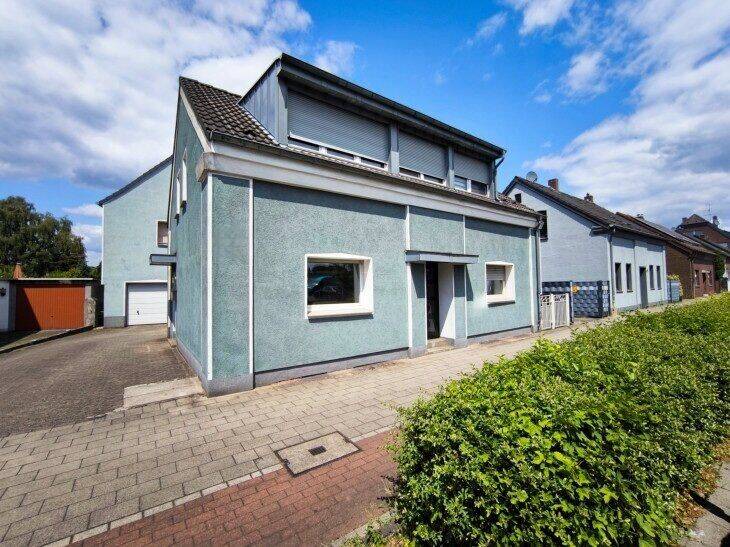 Renovierungsbedürftige 2 Raum Wohnung mit großer Küche und separatem Eingang in Sterkrade, 46145 Oberhausen