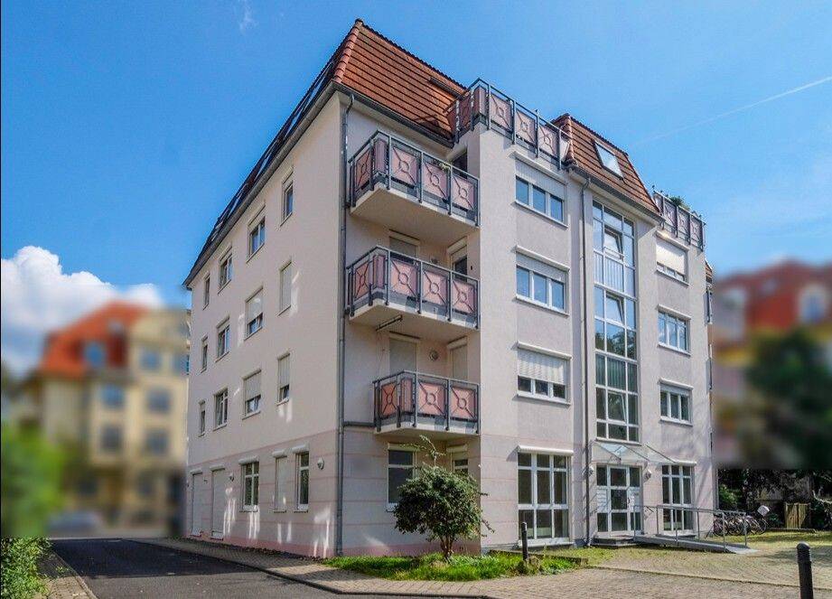 Eigennutzer aufgepasst: 5-Zimmer-Wohnung über 2 Etagen und mit 2 Balkonen in Dresden, 1277 Dresden