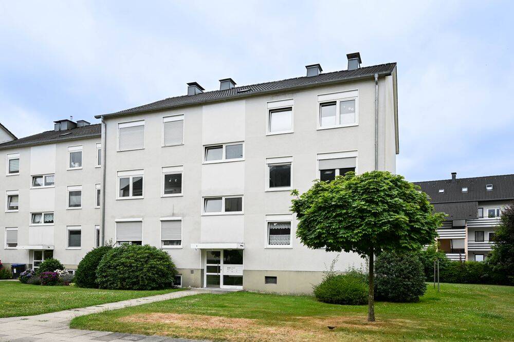 Drei-Zimmer-Eigentumswohnung mit Balkon und großem Gestaltungspotenzial in Hattingen-Winz-Baak, 45525 Hattingen