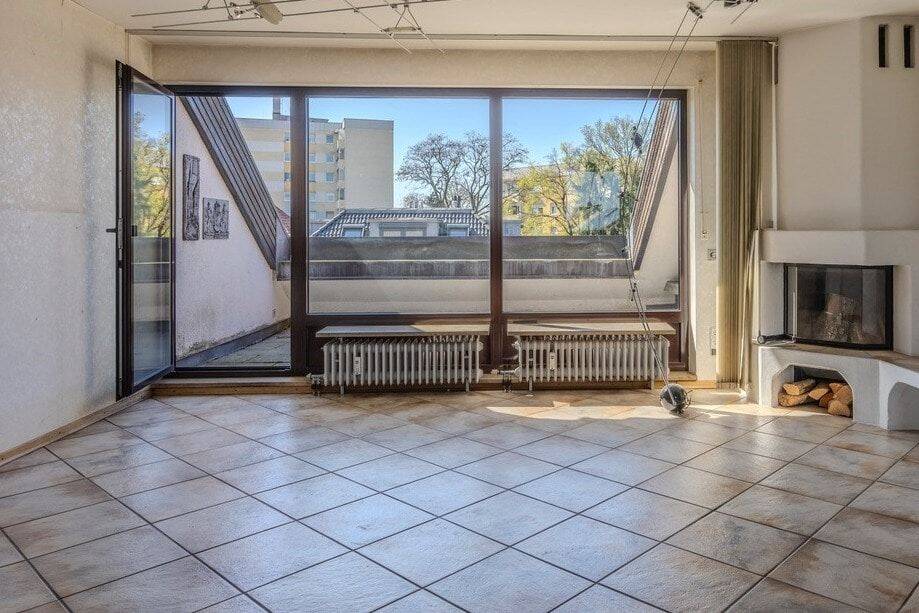 Individuelle, großzügige 5-Zimmer-Dachterrassenwohnung mit Kamin nahe Westpark- mit Potenzial!, 80686 München (Laim Sendling-Westpark)