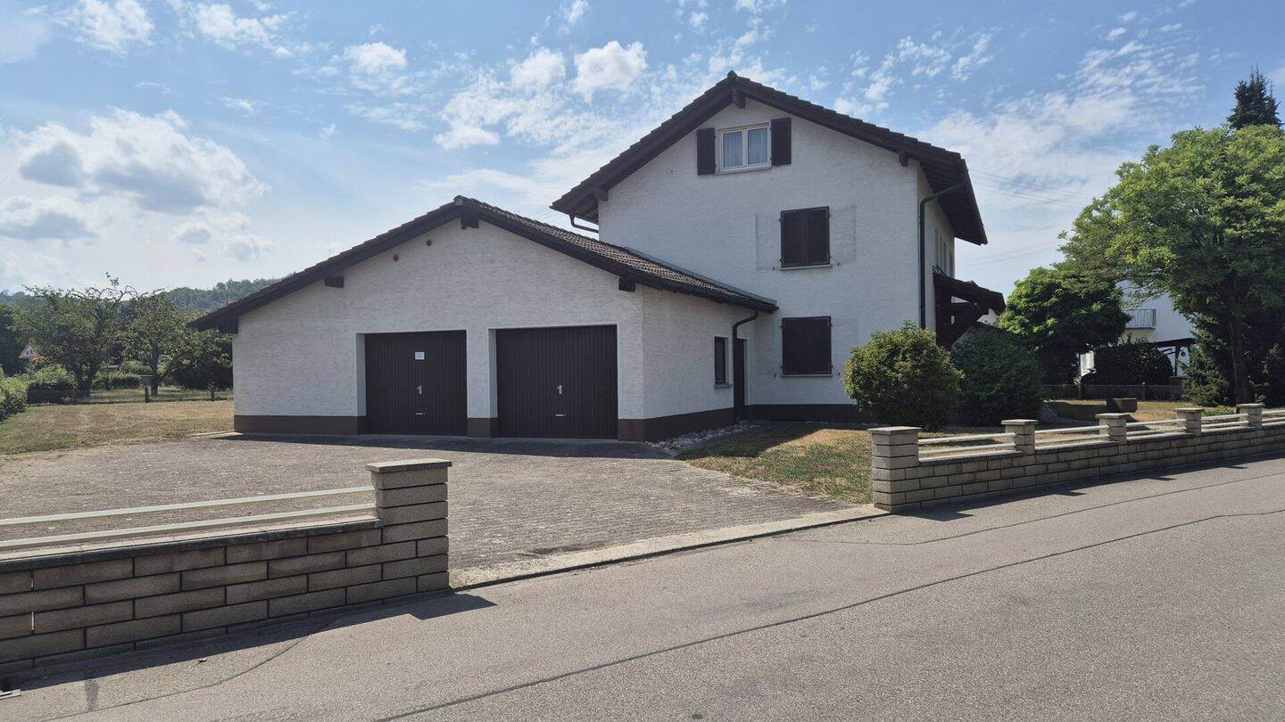 Rheinheim – 2-Familienhaus mit großem Grundstück, 79790 Küssaberg