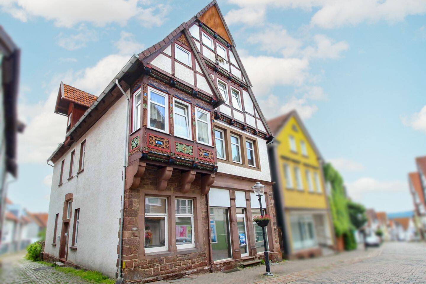 Innenstadt-Investment in Blomberg: Wohn- und Geschäftshaus mit 5 Stellplätzen und Potenzial, 32825 Blomberg