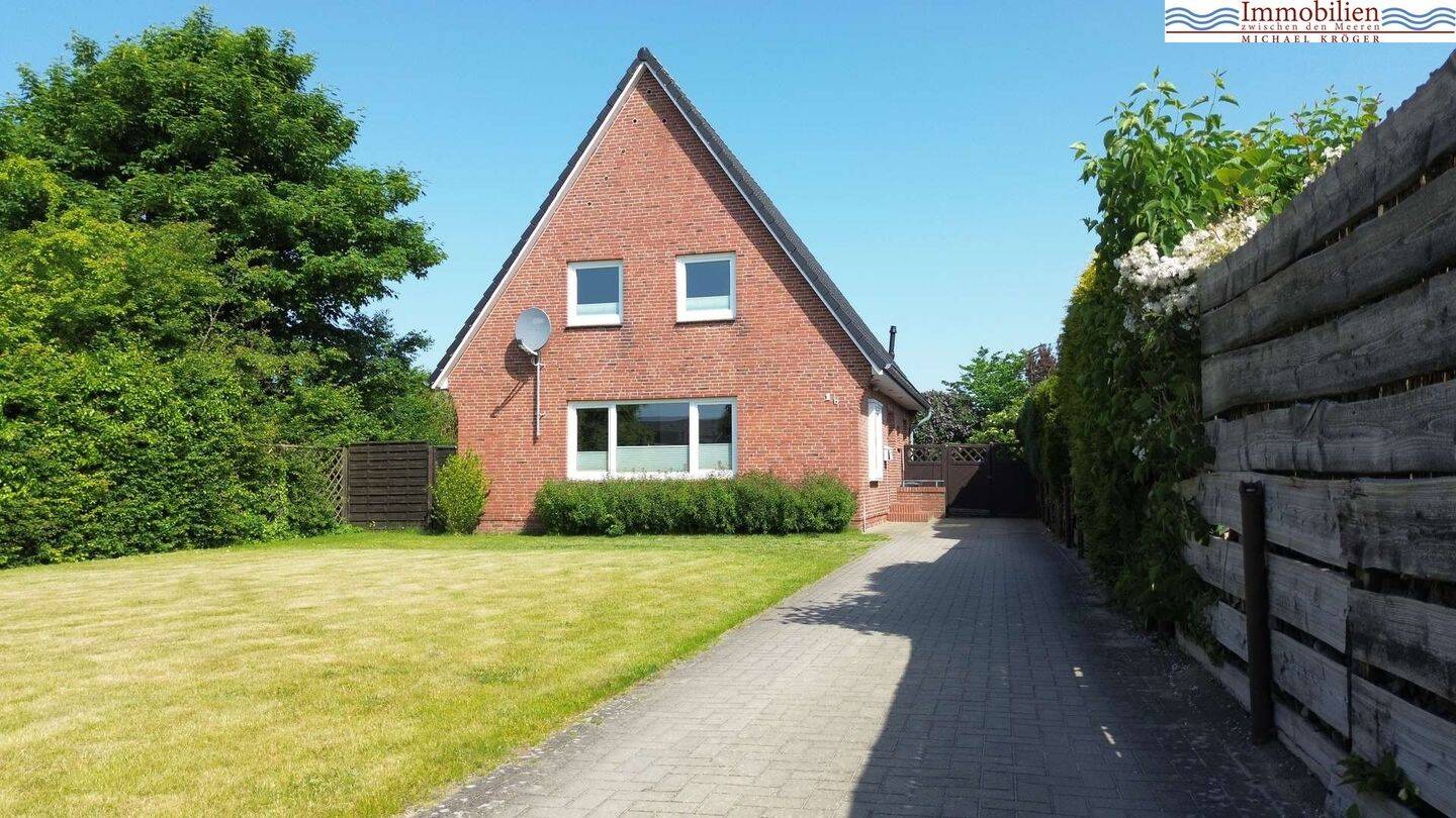 Ihr neues Zuhause: Helles Einfamilienhaus mit Gartenidylle in zweiter Baureihe, 25813 Husum
