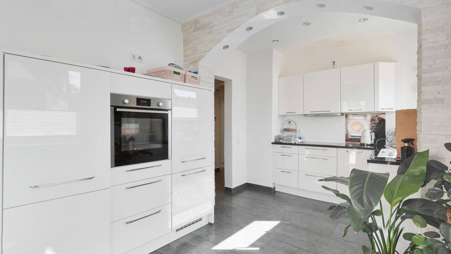 Schick modernisierte 4,5-Zimmer-Wohnung in ruhiger Lage von Oberesslingen, 73730 Esslingen am Neckar